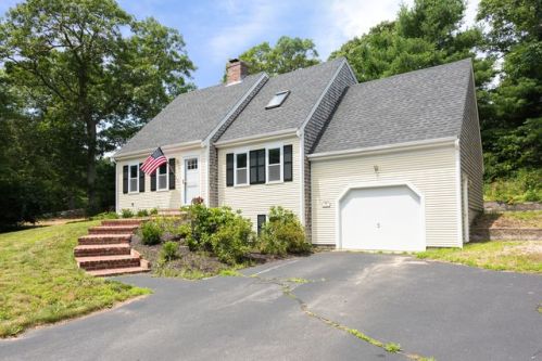 24 Briar Patch Rd, Osterville, MA 02655 exterior