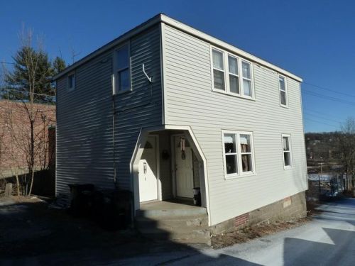 4 Currier St, Amesbury, MA 01913 exterior