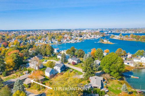 33 Pleasant Point Dr, Portsmouth, NH 03801 exterior