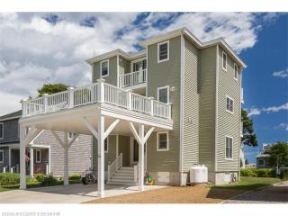 56 Tibbetts Ave, Wells, ME 04090 exterior