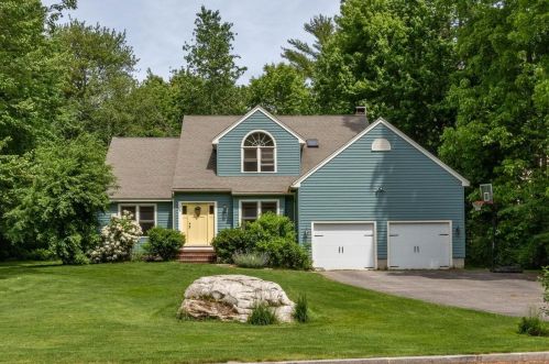 72 Oakmont Dr, Concord, NH 03301 exterior