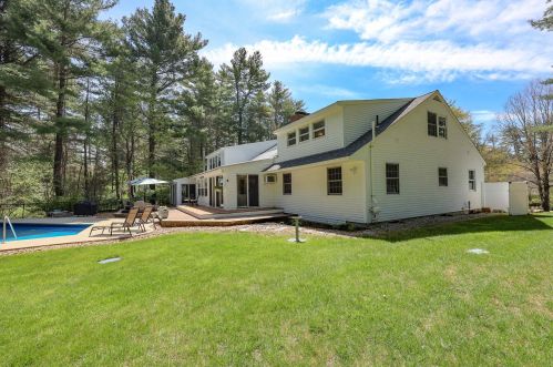 15 Pinewood Dr, Amherst, NH 03031 exterior