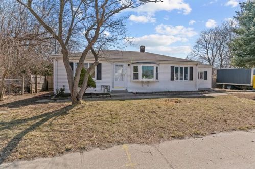 716 Post Rd, Warwick, RI 02888 exterior