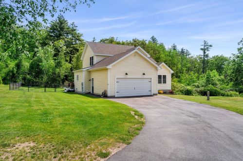 31 Carriage Hill Rd, Wilton, NH 03086 exterior