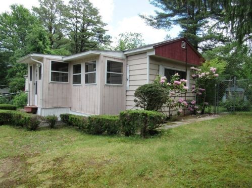 47 Walker Rd, Shirley, MA 01464 exterior