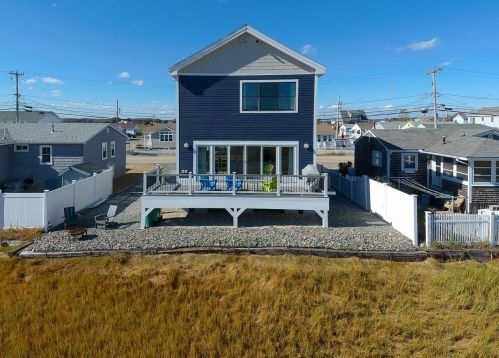 77 Brown Ave, Hampton-Beach, NH 03842 exterior