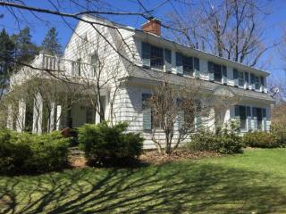 8 Hovey Ln, Hanover, NH 03755 exterior