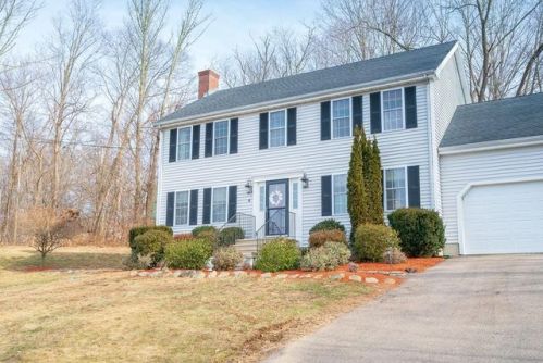 18 Roberta Rd, Blackstone, MA 01504 exterior