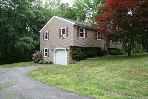 3 Forest Dr, Colchester, CT 06420 exterior