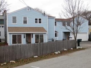 1 Sapphire Ave, Hampton Beach, NH 03842 exterior