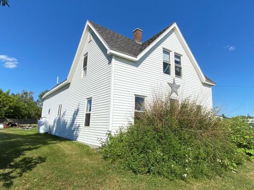 21 Ridge Rd, Mars Hill, ME 04758 exterior