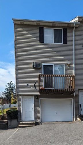 3199 Main St, Waterbury, CT 06705 exterior