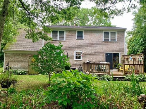 16 Skipjack Ln, Hyannis, MA 02601 exterior