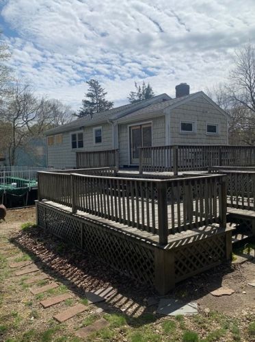 14 Patricia Ln, Weymouth, MA 02190 exterior