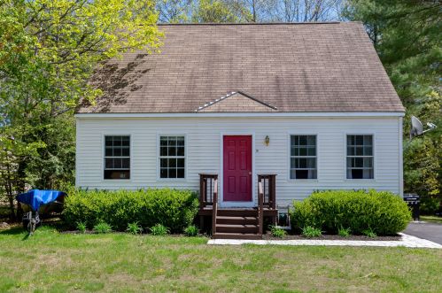 10 Hemlock Dr, Topsham, ME 04086 exterior