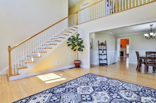 8 Prestwick Trl, Nashua, NH 03062 exterior