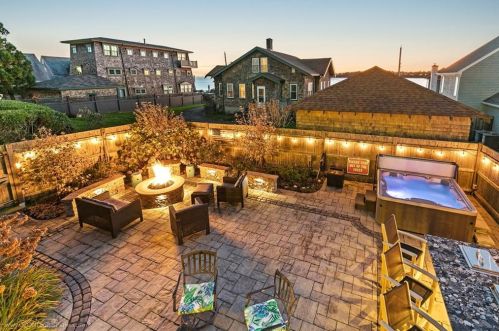 63 Tuckerman Ave, Middletown, RI 02842 exterior