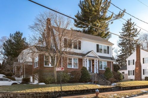 2 Bonad Rd, Milton, MA 02186 exterior