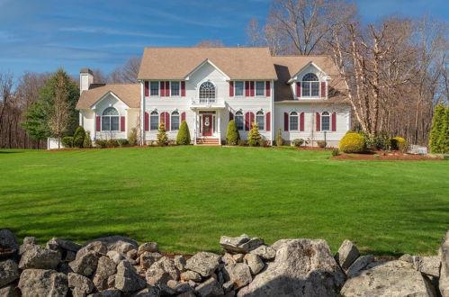 264 Staples Rd, Cumberland, RI 02864 exterior