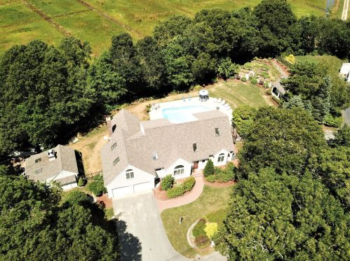 104 Berry Hollow Dr, Marstons Mills, MA 02648 exterior