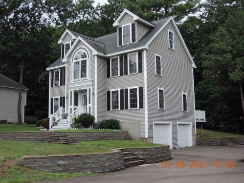 28 Hickory Ln, Somersworth, NH 03878 exterior