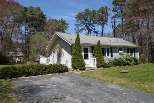 12 Gill Ave, Yarmouth, MA 02673 exterior