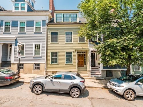 6 Concord St, Roxbury Xing, MA 02118 exterior