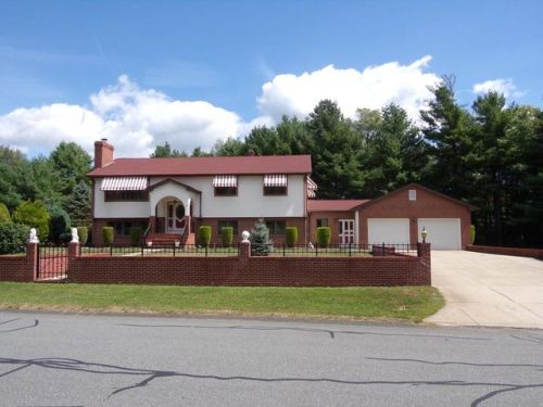 8 Gayla Dr, Acushnet, MA 02743 exterior