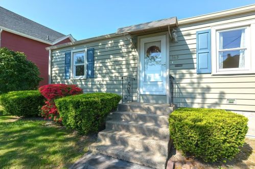 143 Knight St, Woonsocket, RI 02895 exterior
