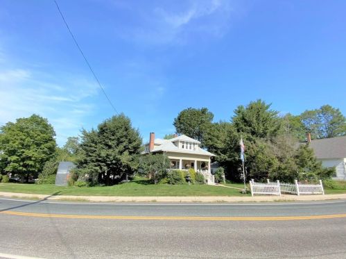 285 Pleasant St, Unity, NH 03743 exterior