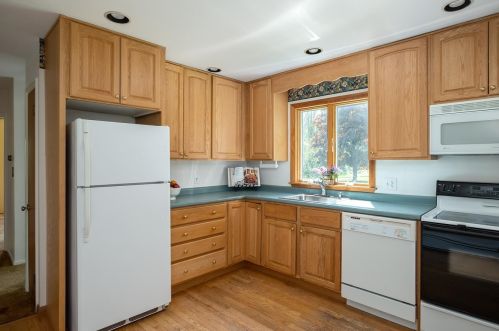 26 Hobbs Rd, North Hampton, NH 03862 exterior