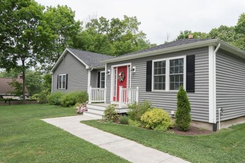 201 Kay St, Cumberland, RI 02864 exterior