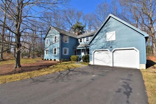 16 Fairway Ln, Medway, MA 02053 exterior