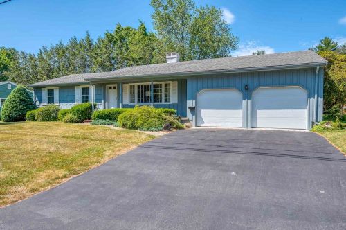 4 Burgundy Dr, Hampton, NH 03842 exterior