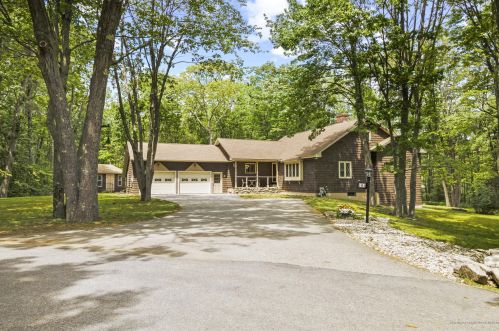 8 Inner Cir, Biddeford, ME 04005 exterior