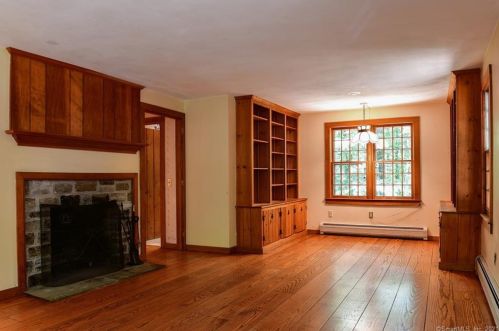 25 Dark Entry Rd, Bethlehem, CT 06751 exterior
