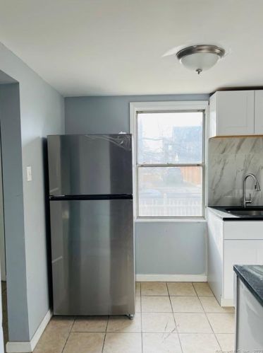 3 Carver St, Bridgeport, CT 06610 exterior