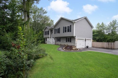 37 Briar Ln, Kingston, RI 02881 exterior