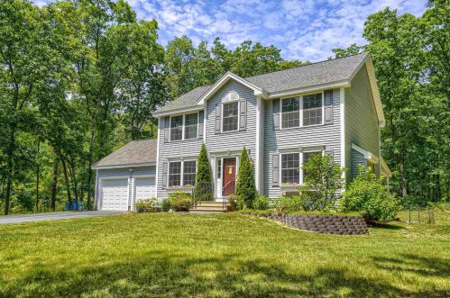 160 Hampstead Rd, Derry, NH 03038 exterior