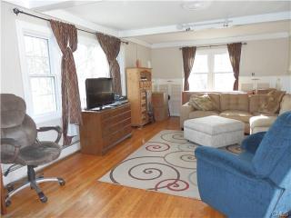 107 Knorr Rd, Upper-Stepney, CT 06468 exterior