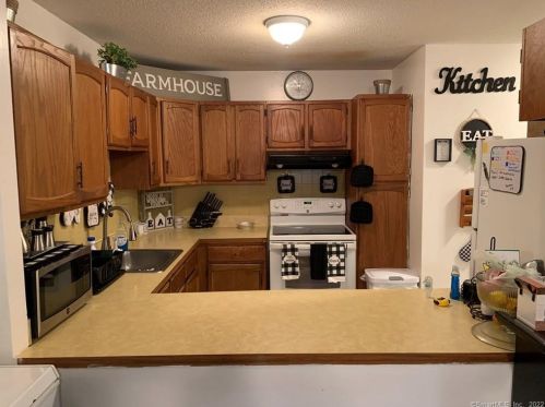 1274 Main St, Meriden, CT 06450 exterior