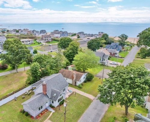 56 Columbus Ave, Lyme, CT 06371 exterior
