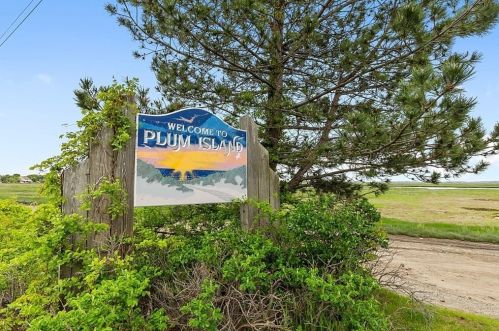 86 Old Point Rd, Plum Island, MA 01951 exterior