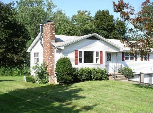 882 Randolph Rd, Middletown, CT 06457 exterior