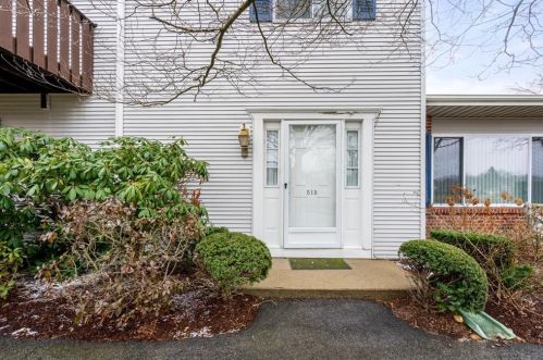 513 Round Hill Ct, Warwick, RI 02886 exterior