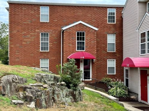 6 Heather Rdg, Huntington, CT 06484 exterior