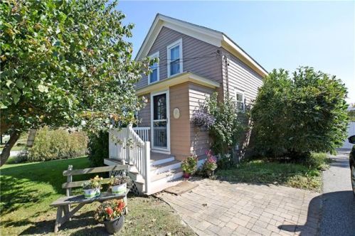 202 Morrison Ave, Middletown, RI 02842 exterior