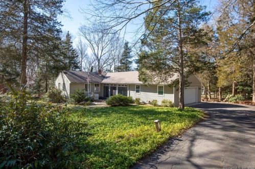 45 Woodland Dr, Centerbrook, CT 06409 exterior