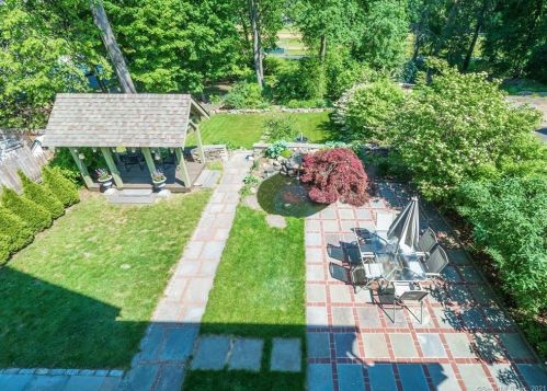 21 Eversley Ave, Norwalk, CT 06851 exterior