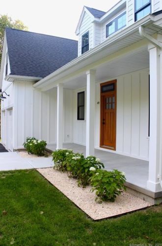 49 Trumbull Rd, Waterford, CT 06385 exterior